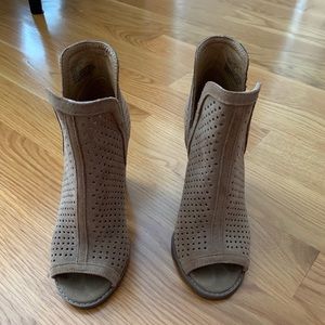 Women’s Lucky Brand heeled boot